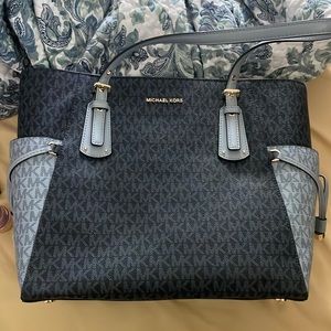 Micheal kohrs tote, great condition barely used